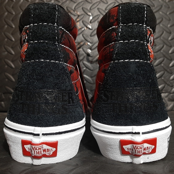 VANS Sk8-hi Reissue x Stranger Things "FRIENDS DON'T LIE" VN0A2XSBY09 size 8 - Picture 9 of 12